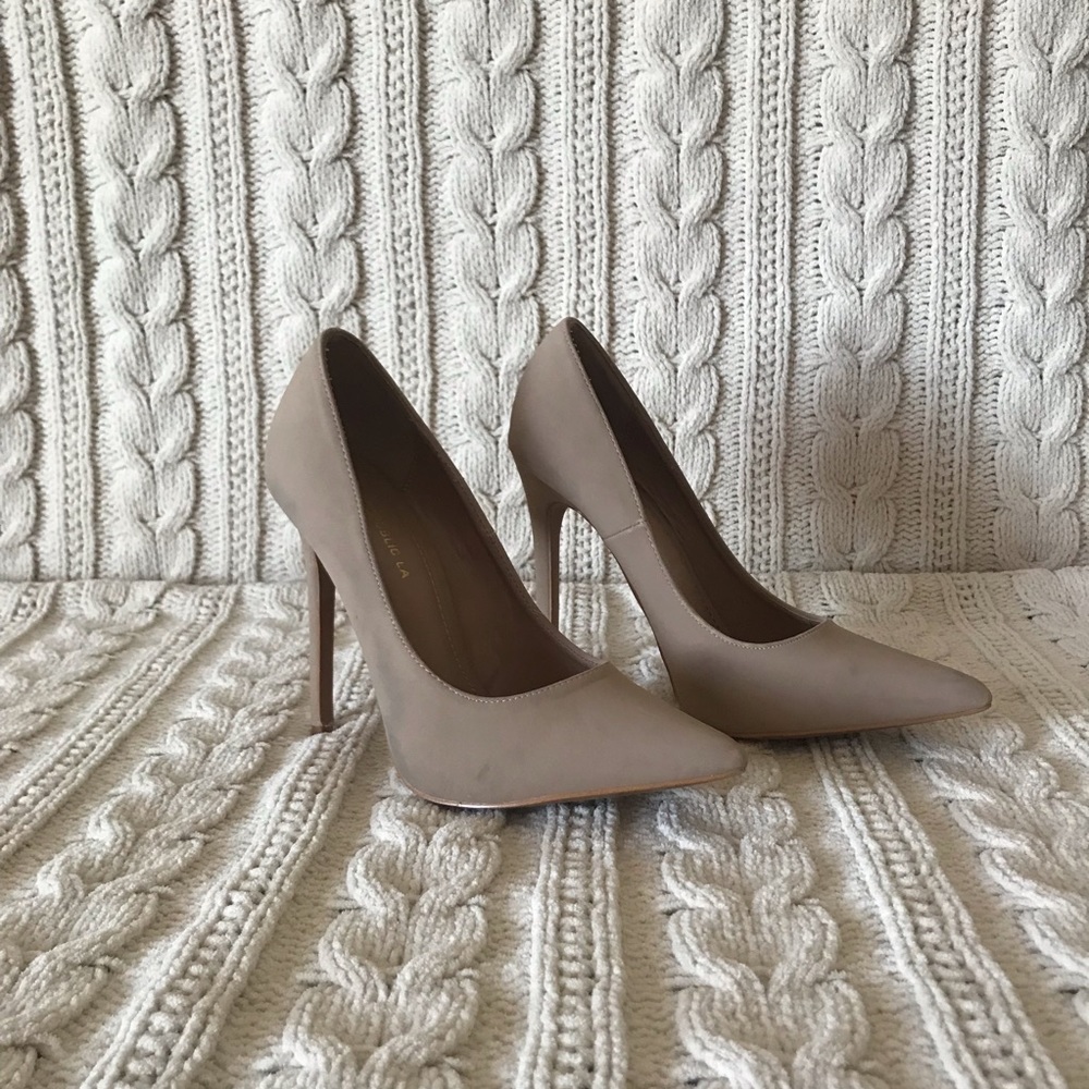 Shoe repbulic LA pointed two heels